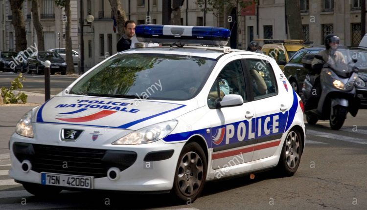 voiture-de-police-nationale-francaise-a-paris-france-bfdtdd